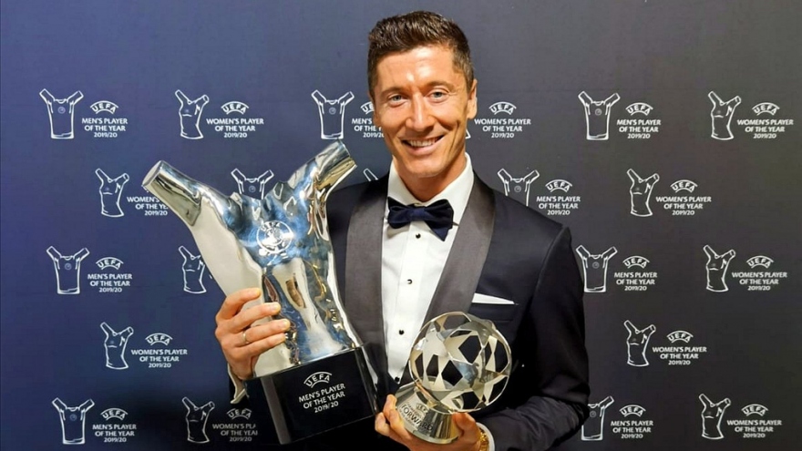 Robert Lewandowski nhận giải Cầu thủ hay nhất năm của UEFA